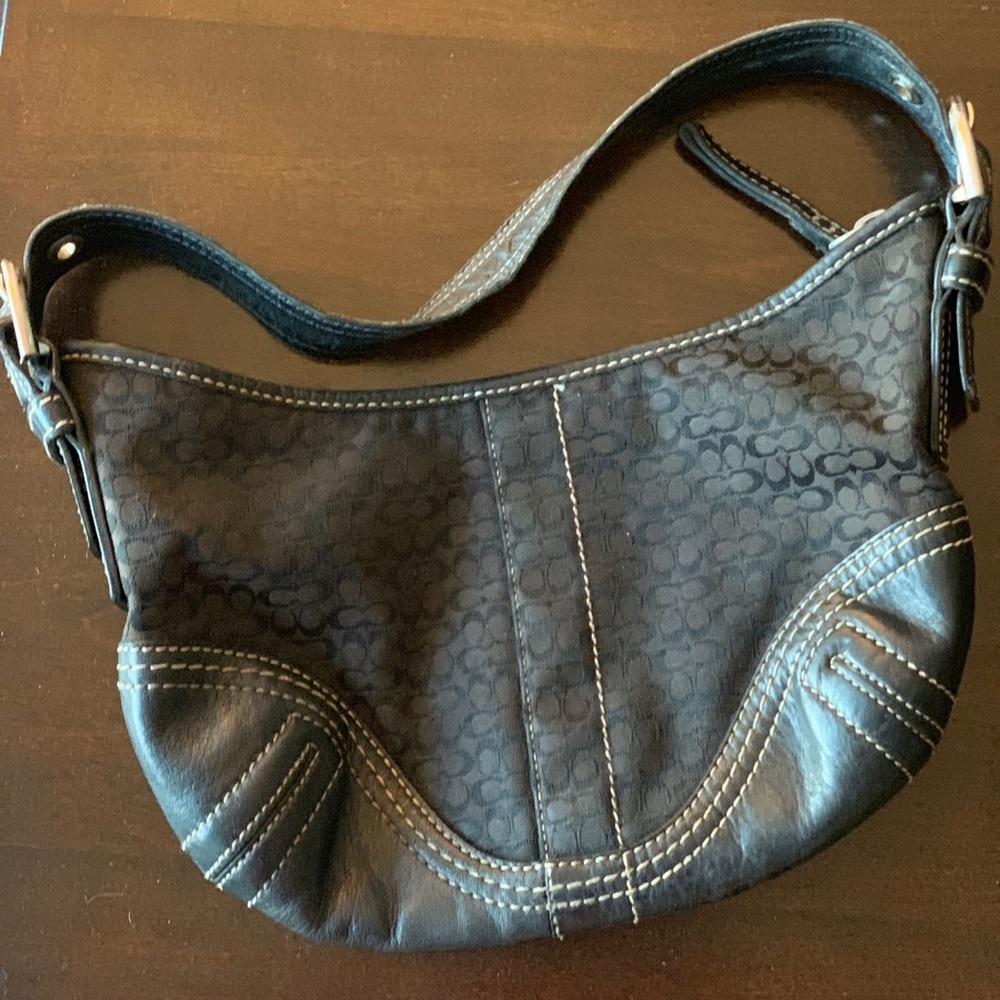 Signature COACH shoulder Hobo purse - used